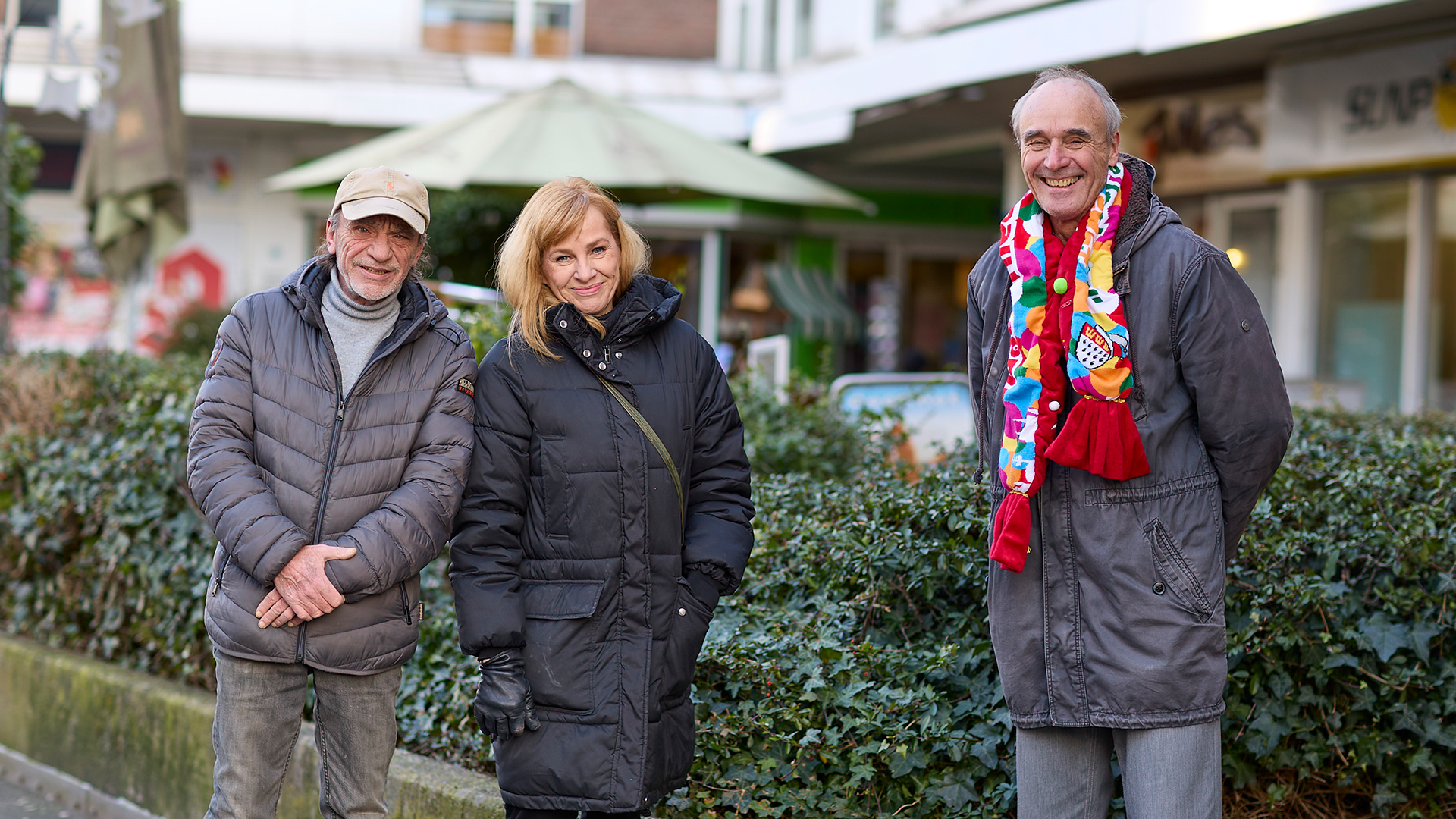 Anton Fuchs, Heike Haupt und Rüdiger Brühl vor der Ecke, auf der die Bronzeskulptur von Hans Süper stehen wird